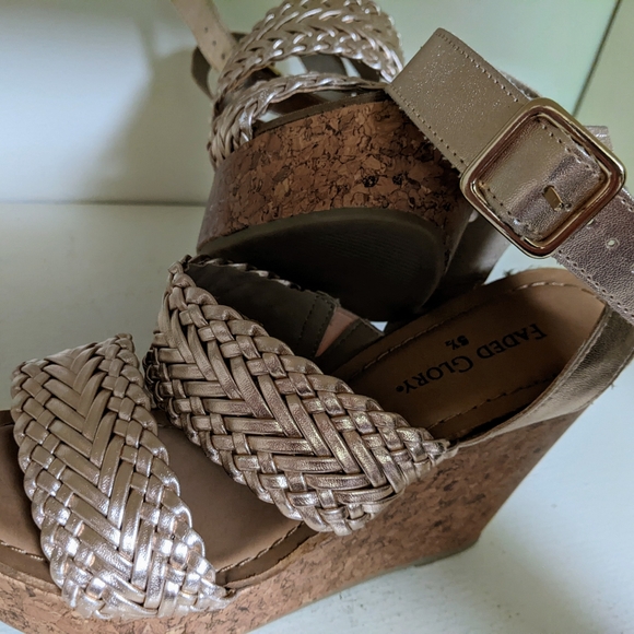 Faded Glory Heels - Picture 2 of 4